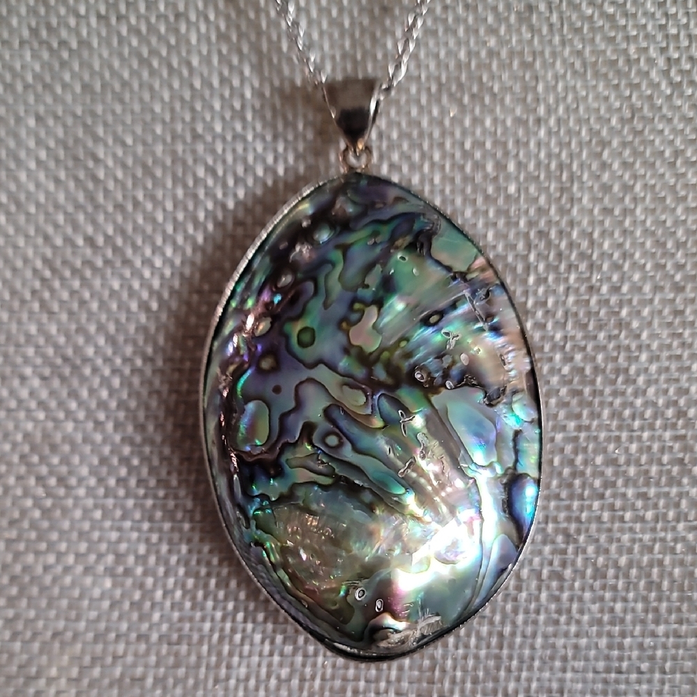 Elegant Abalone Shell Pendant Necklace